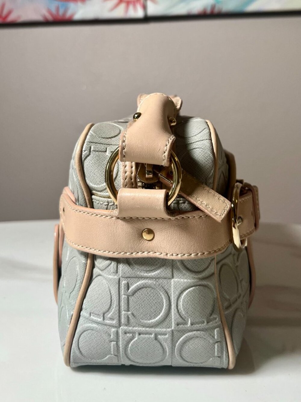 Salvatore Ferragamo RARE Gancini East West Gray Beige Shoulder Bag - Picture 4 of 16
